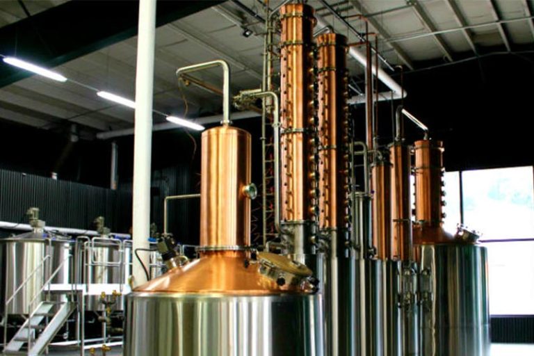 The Difference Between Fermentation and Distillation – Process and Product