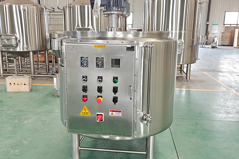 1000L mixing tanks production completed