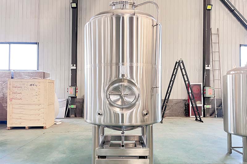 2800L bright tank has completed production, which can improve production efficiency and quality